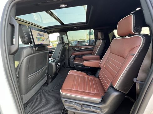 Used 2024 GMC Yukon XL Denali Ultimate image 32