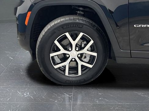 Used 2024 Jeep Grand Cherokee Limited image 38