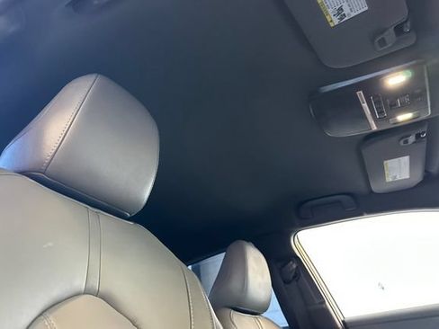 Used 2019 Toyota Avalon XLE w/ Carpet Mat Package FWD image 18