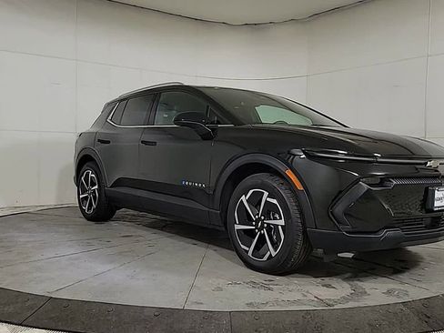 Used 2026 Chevrolet Equinox EV LT image 2