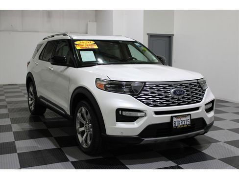 Used 2020 Ford Explorer Platinum w/ Premium Technology Package image 3