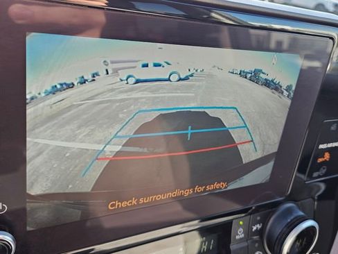 Used 2024 Toyota Highlander LE image 20