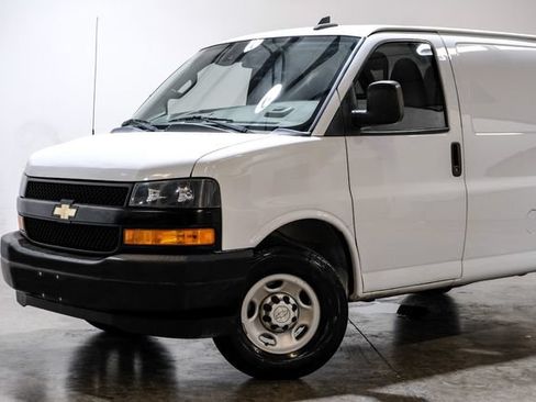 Used 2020 Chevrolet Express 2500 RWD image 6