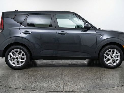 Used 2025 Kia Soul LX w/ LX Technology Package image 11