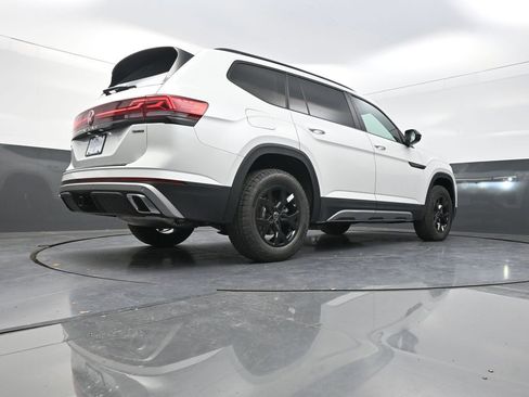 New 2026 Volkswagen Atlas Peak Edition AWD/4WD image 28