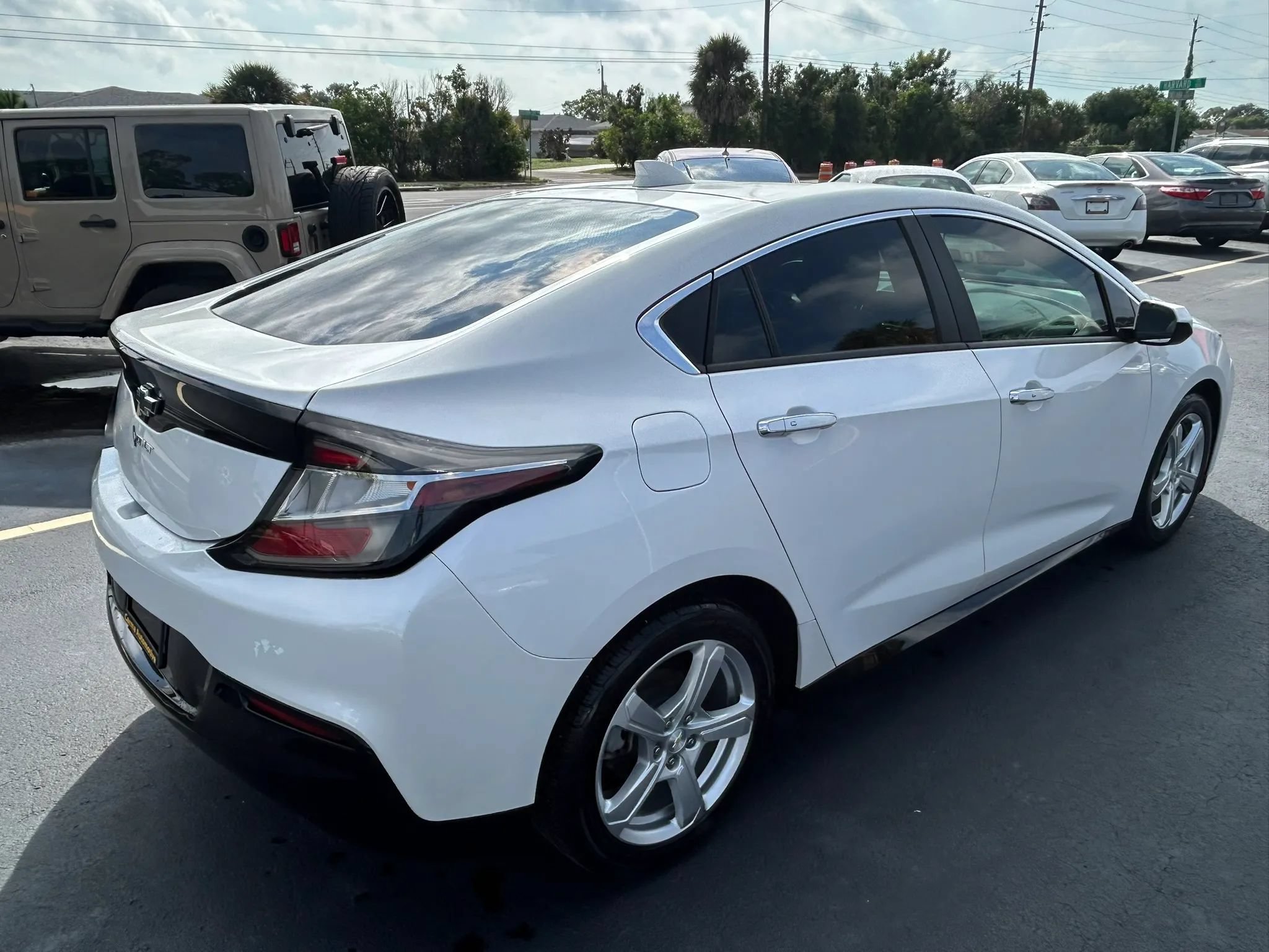 Used 2018 Chevrolet Volt LT w/ Comfort Package FWD image 10