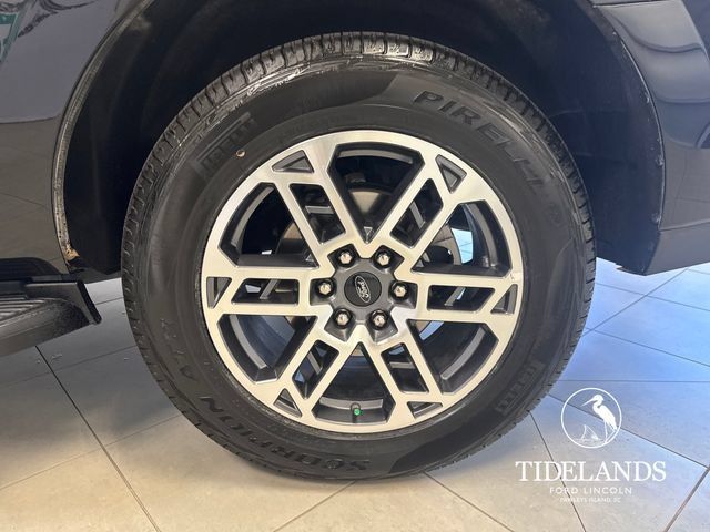 Certified 2025 Ford Expedition Active AWD/4WD image 33