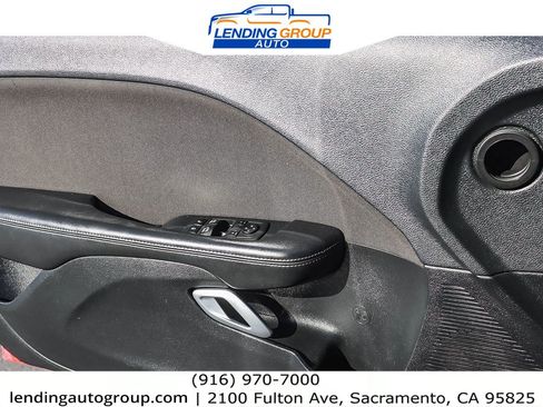 Used 2015 Dodge Challenger SXT image 19