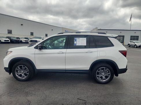 Used 2024 Honda Passport TrailSport image 3