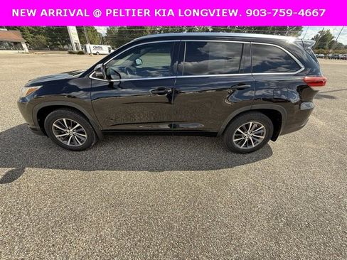 Used 2017 Toyota Highlander XLE image 4