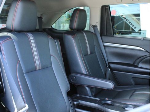 Used 2019 Toyota Highlander SE AWD/4WD image 27