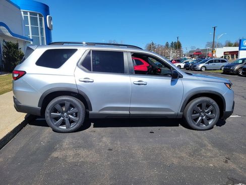 New 2026 Honda Pilot Sport image 2