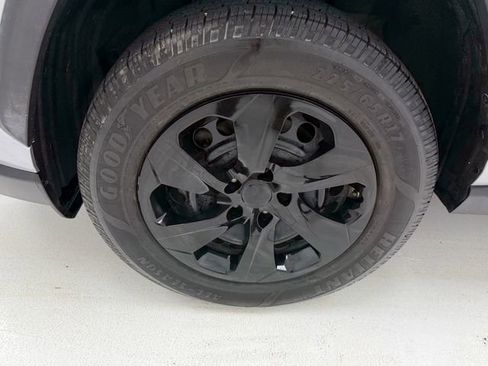 Used 2020 Toyota RAV4 LE FWD image 7