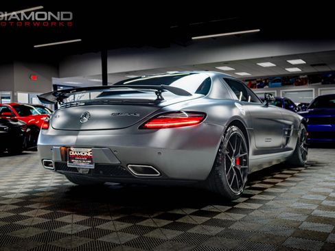 Used 2015 Mercedes-Benz SLS AMG GT Final Edition image 2