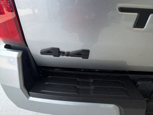 Used 2026 Toyota Tacoma SR5 AWD/4WD image 12