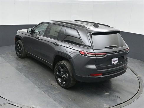 New 2025 Jeep Grand Cherokee Altitude image 32