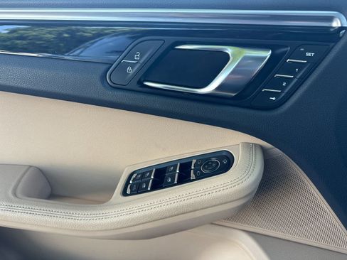 Certified 2023 Porsche Macan S AWD/4WD image 12