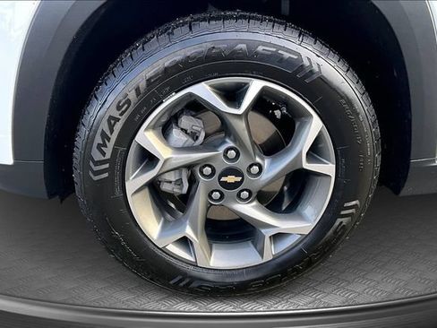 Used 2024 Chevrolet Trax LT FWD image 32