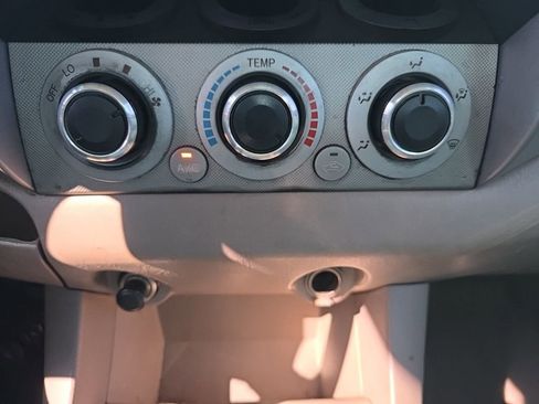 Used 2005 Toyota Tacoma PreRunner image 23