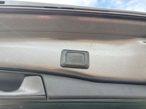 Used 2021 Toyota RAV4 XLE w/ Convenience Package image 11