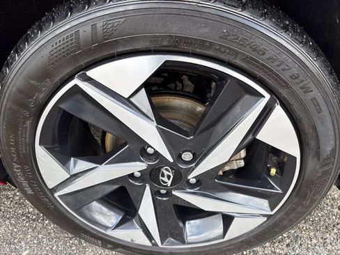 Used 2023 Hyundai Elantra Limited image 8