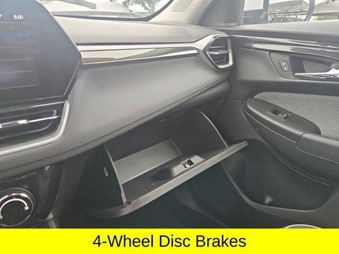 Used 2025 Chevrolet TrailBlazer LT AWD/4WD image 31