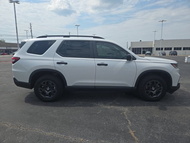 Used 2025 Honda Pilot TrailSport image 9
