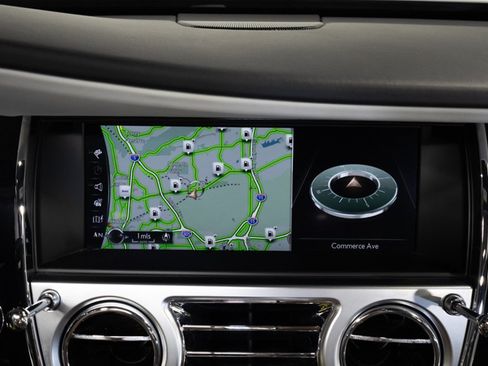 Used 2019 Rolls-Royce Dawn RWD image 33