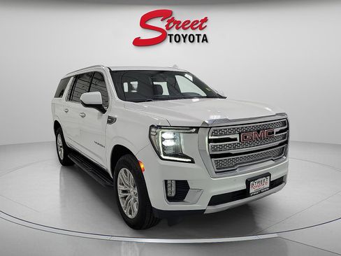 Used 2021 GMC Yukon XL SLT AWD/4WD image 5