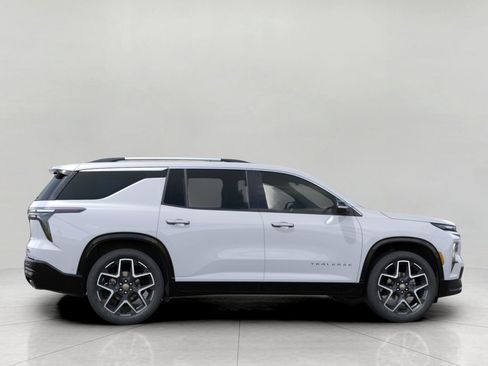 New 2026 Chevrolet Traverse High Country w/ LPO, Floor Liner Package AWD/4WD image 5