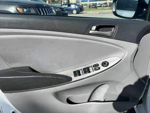 Used 2017 Hyundai Accent SE image 9