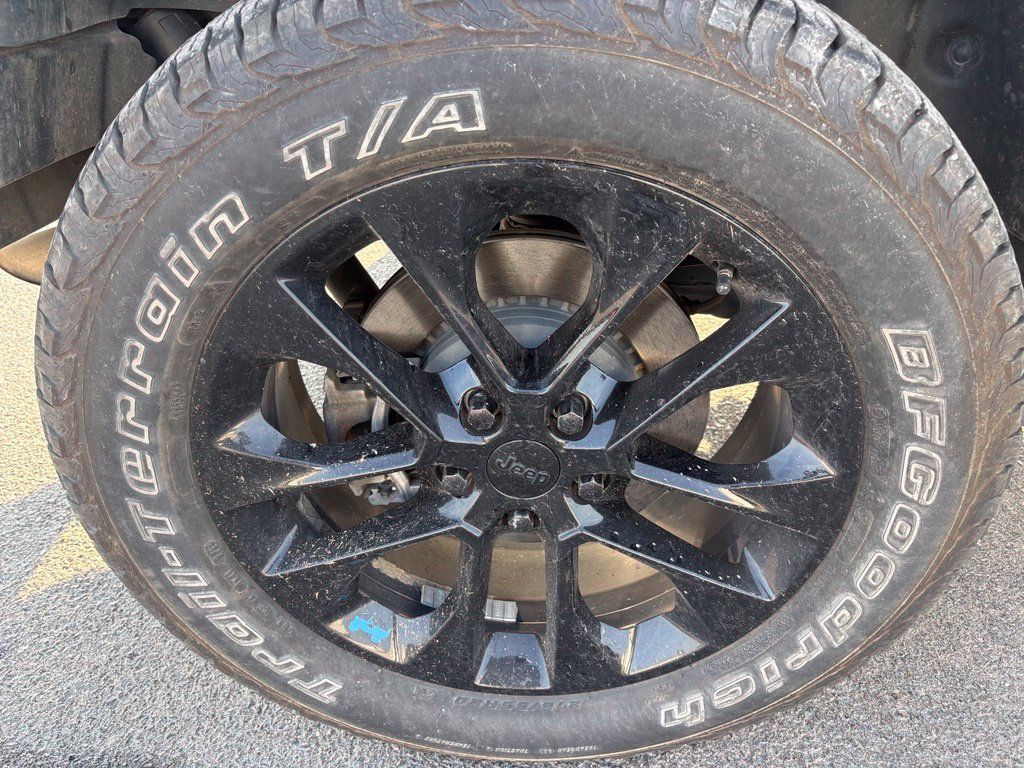 Used 2023 Jeep Wrangler Unlimited Sahara AWD/4WD image 11