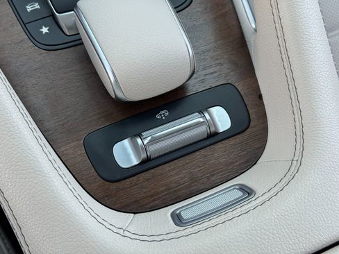 Used 2021 Mercedes-Benz GLS 580 4MATIC image 41