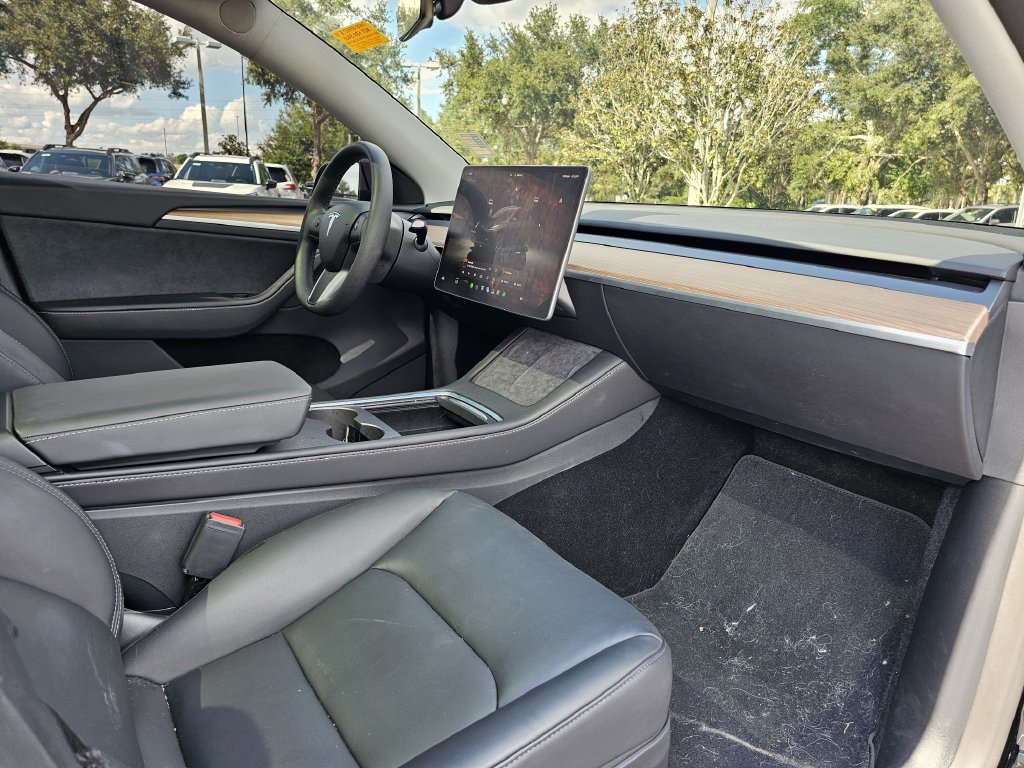 Used 2025 Tesla Model Y Long Range RWD image 10