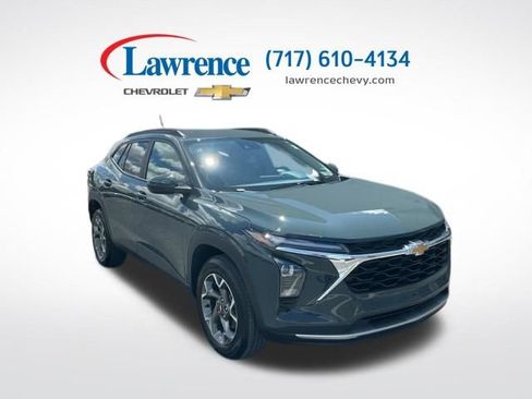 Used 2025 Chevrolet Trax LT w/ Driver Confidence Package FWD image 1