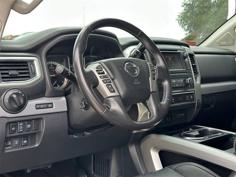 Used 2019 Nissan Titan PRO-4X w/ Pro-4x Convenience Package image 9