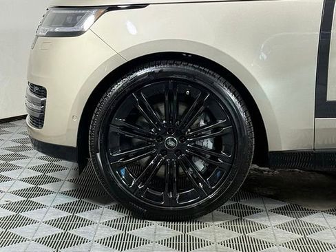 New 2025 Land Rover Range Rover Long Wheelbase SE image 17