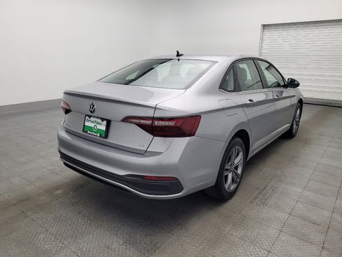 Used 2024 Volkswagen Jetta SE image 9