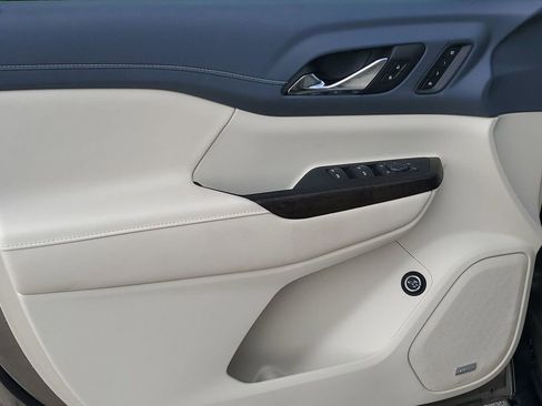 Used 2022 GMC Acadia Denali w/ Denali Ultimate Package image 43