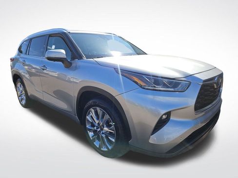 Used 2023 Toyota Highlander Limited FWD image 7