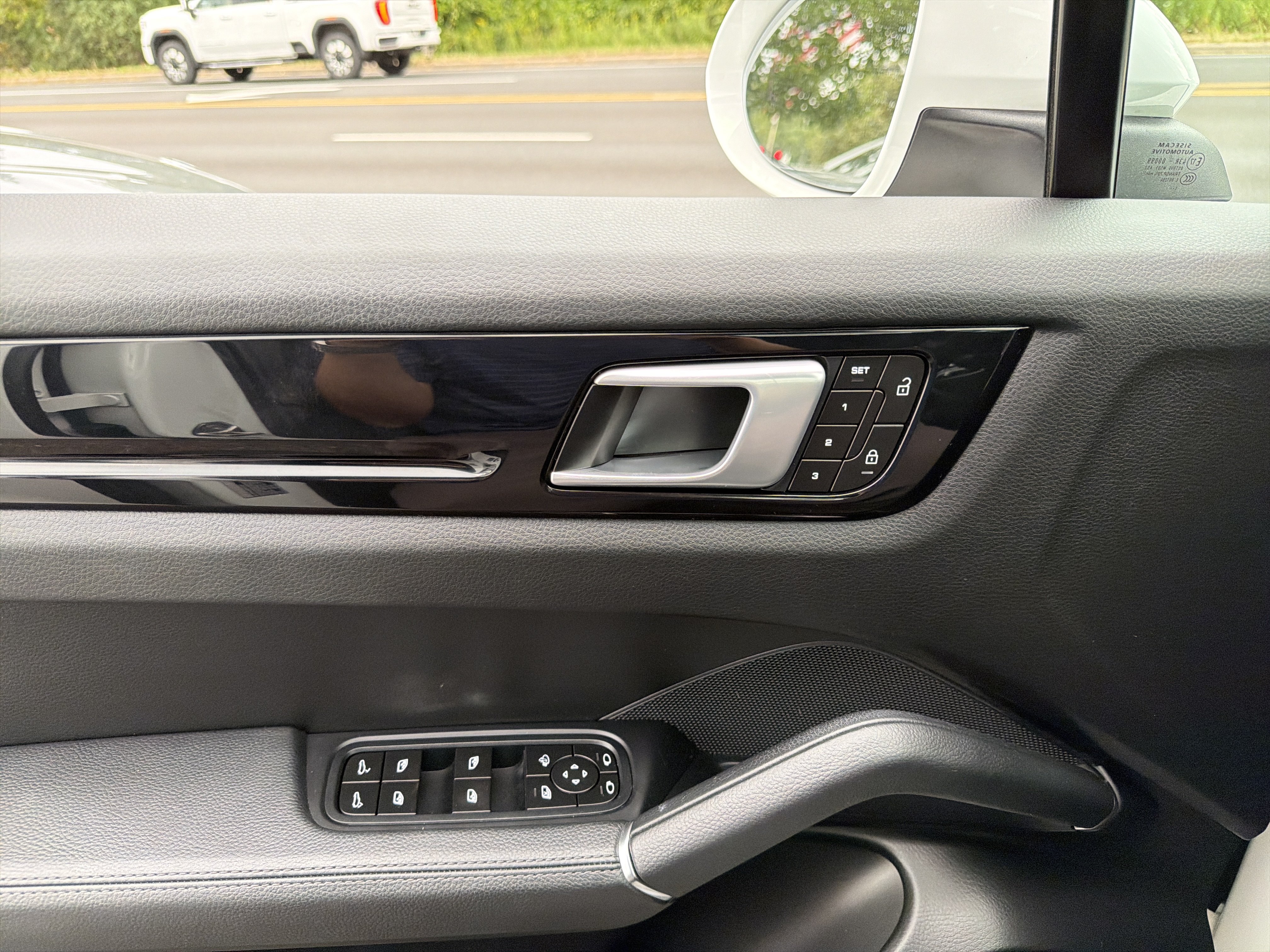 Used 2022 Porsche Cayenne AWD/4WD image 14