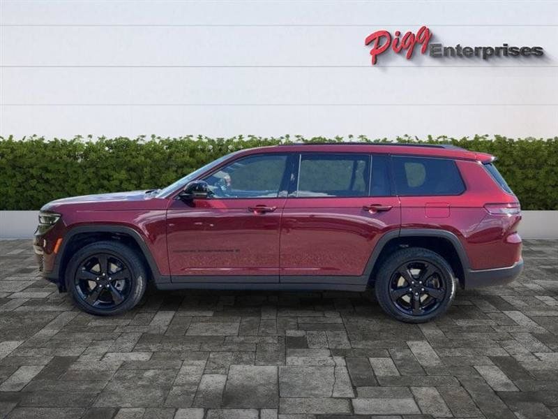 Used 2024 Jeep Grand Cherokee L Limited w/ Black Appearance Package AWD/4WD image 3