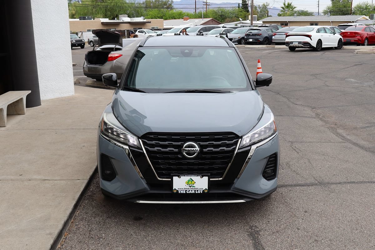 Used 2023 Nissan Kicks SR FWD image 15