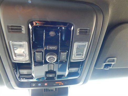 Used 2026 Chevrolet Suburban High Country AWD/4WD image 30