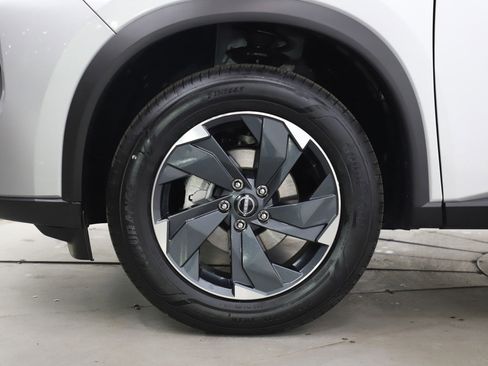 Used 2025 Nissan Rogue SV image 32