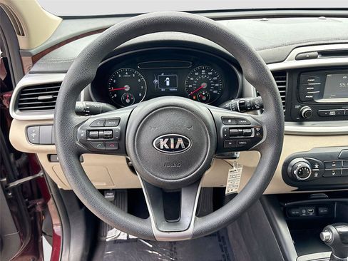 Used 2017 Kia Sorento FWD image 11