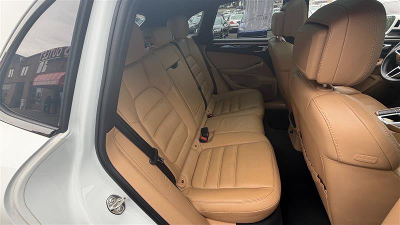 Used 2016 Porsche Macan Turbo AWD/4WD image 11