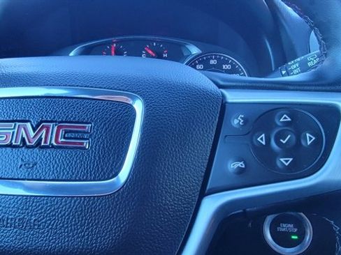 Used 2024 GMC Terrain SLT image 25
