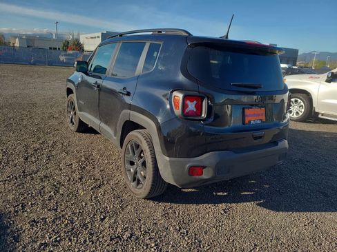 Used 2023 Jeep Renegade Altitude w/ Convenience Group I image 11