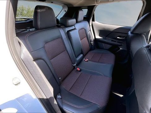 New 2026 Nissan Kicks SR FWD image 9